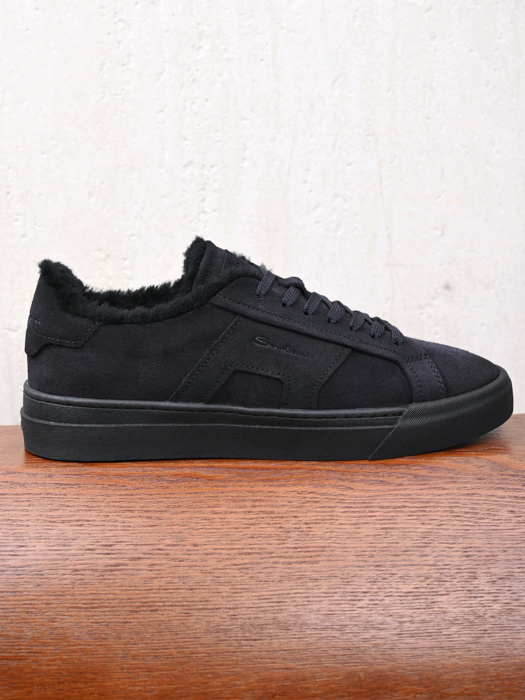 Santoni Sneaker aus Veloursleder mit Lammfellfutter in Schwarz
