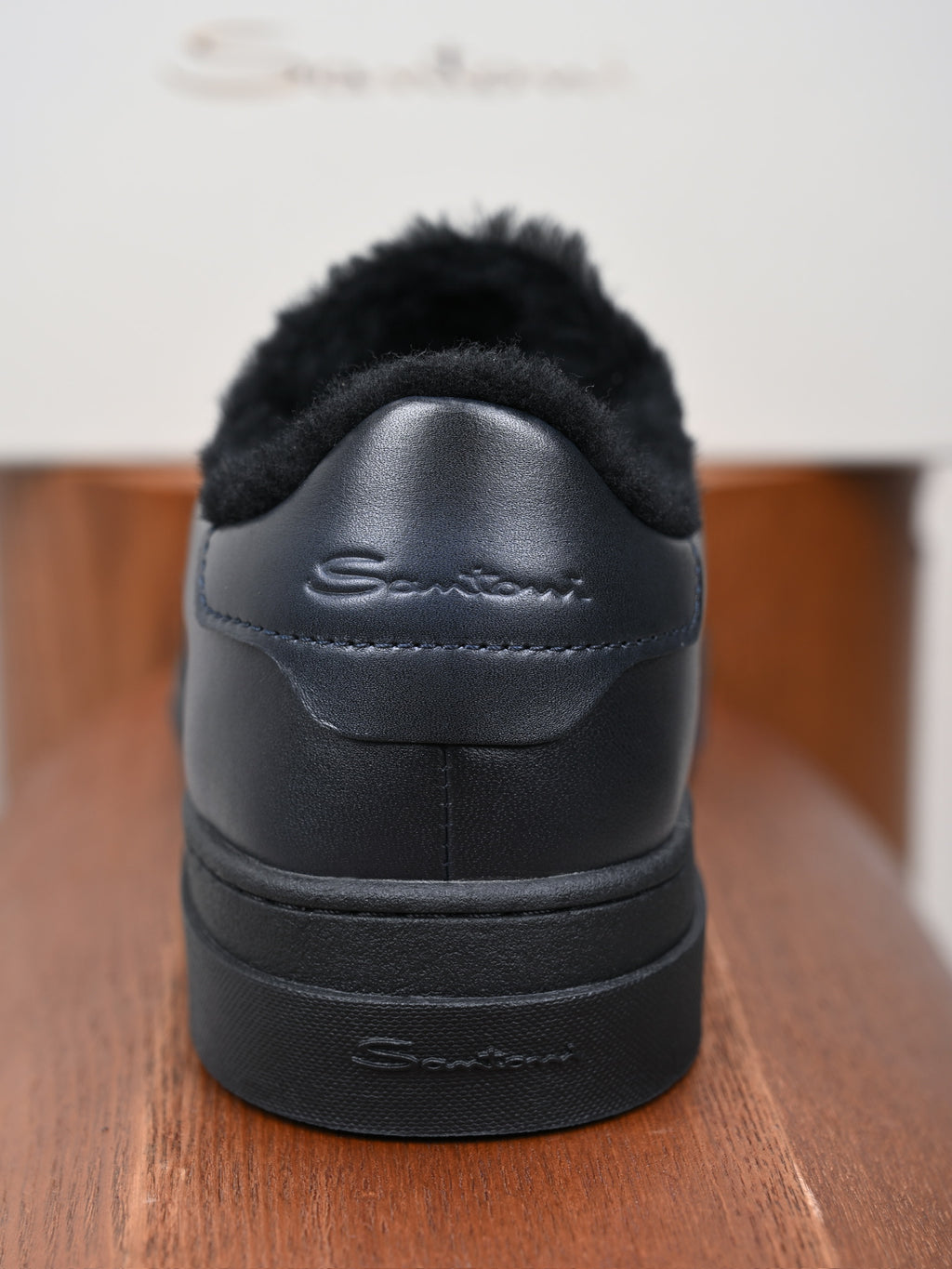 Santoni Herren-Sneaker aus schwarzem Leder mit Lammfellfutter und Gummisohle