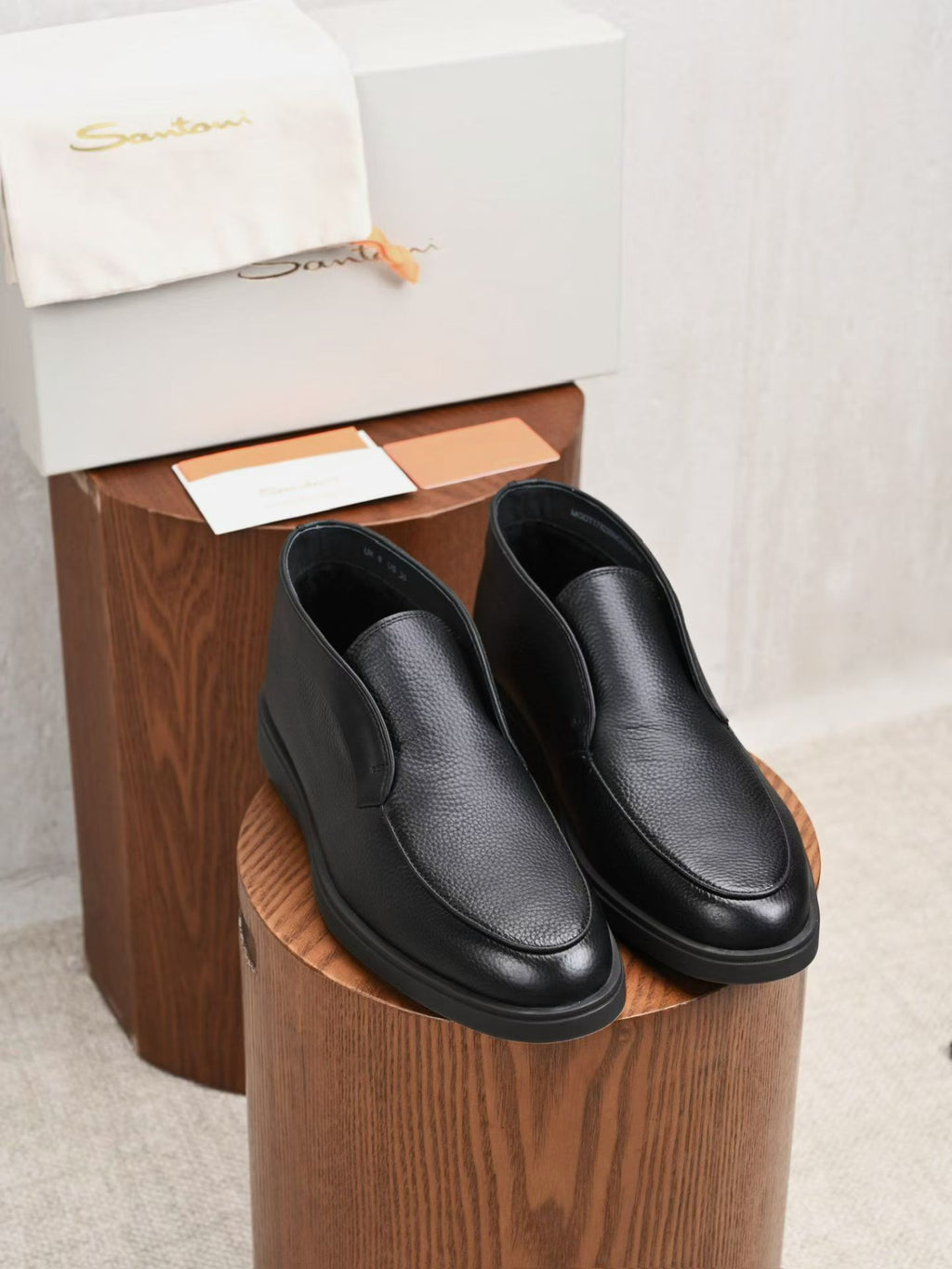 Santoni Herren Slipper aus schwarzem genargbtem Leder mit Gummisohle
