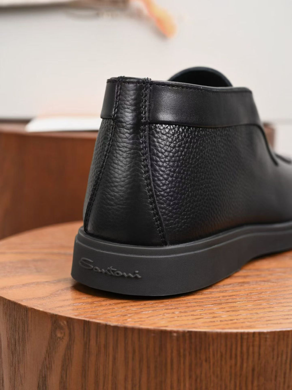 Santoni Herren Slipper aus schwarzem genargbtem Leder mit Gummisohle