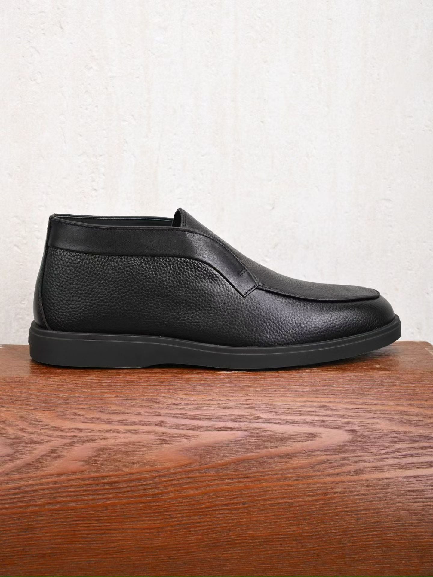Santoni Herren Slipper aus schwarzem genargbtem Leder mit Gummisohle