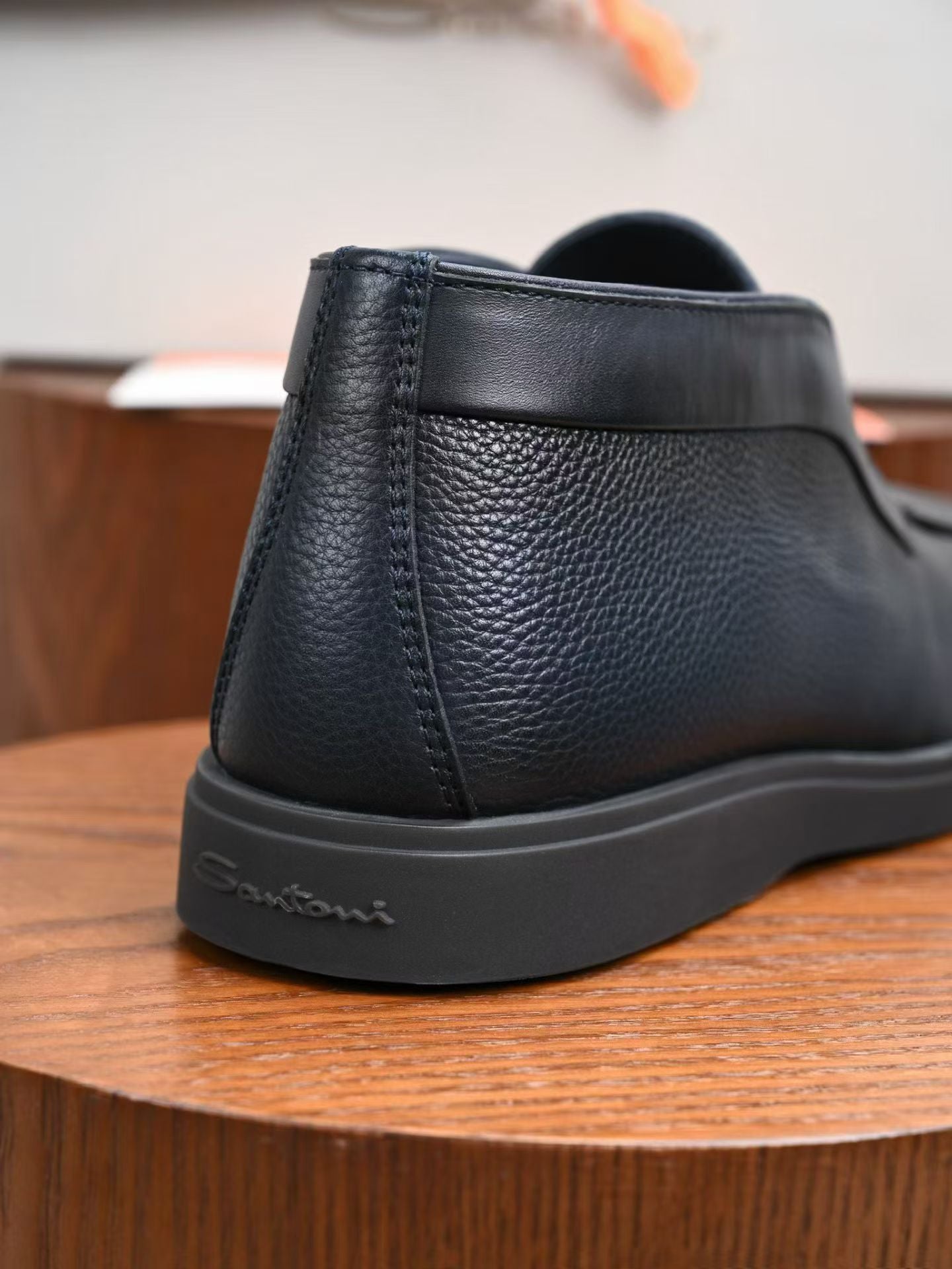 Santoni Herren-Slipper aus dunkelblauem genarbtem Leder mit Gummisohle