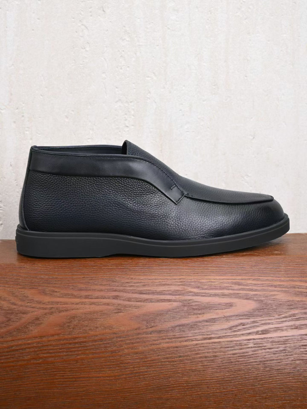 Santoni Herren-Slipper aus dunkelblauem genarbtem Leder mit Gummisohle