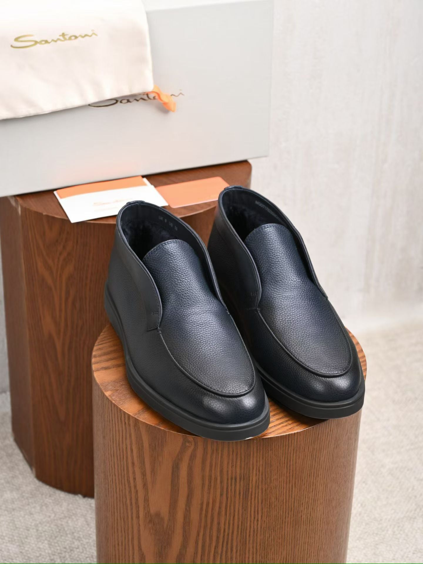 Santoni Herren-Slipper aus dunkelblauem genarbtem Leder mit Gummisohle