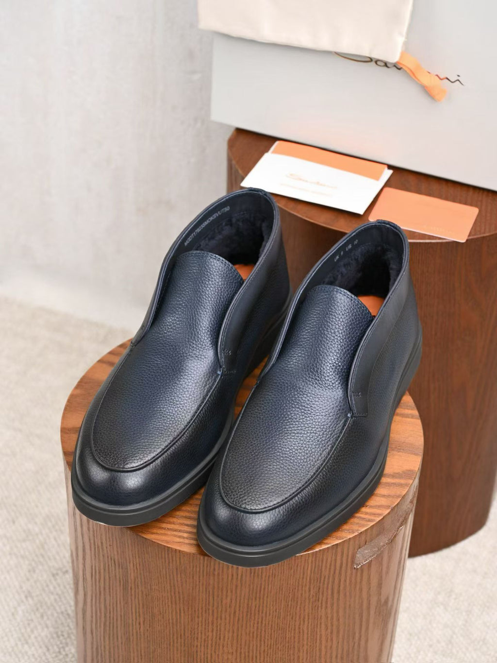 Santoni Herren-Slipper aus dunkelblauem genarbtem Leder mit Gummisohle