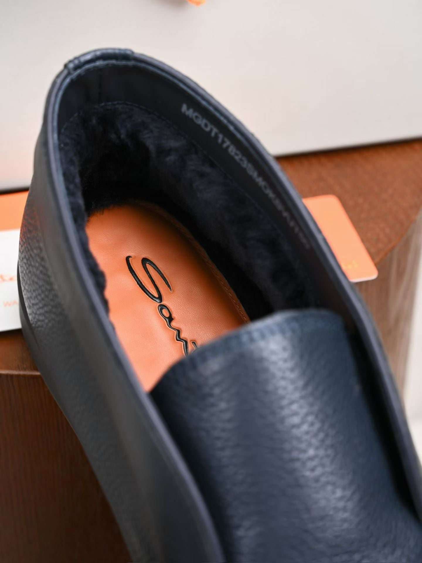 Santoni Herren-Slipper aus dunkelblauem genarbtem Leder mit Gummisohle