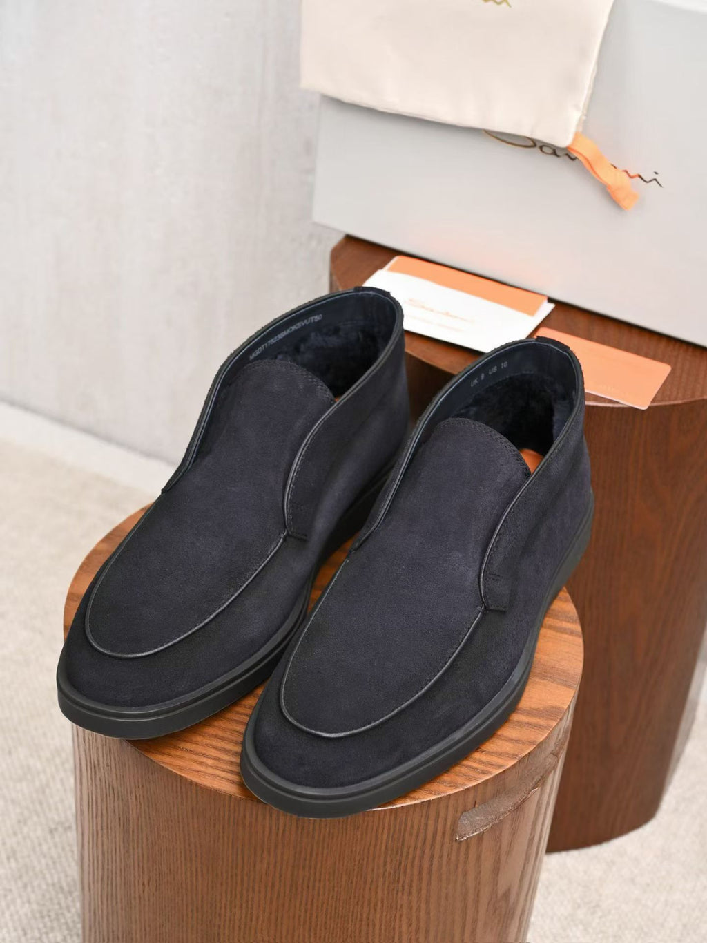 Santoni Herren-Slipper aus dunkelblauem Veloursleder mit Gummisohle