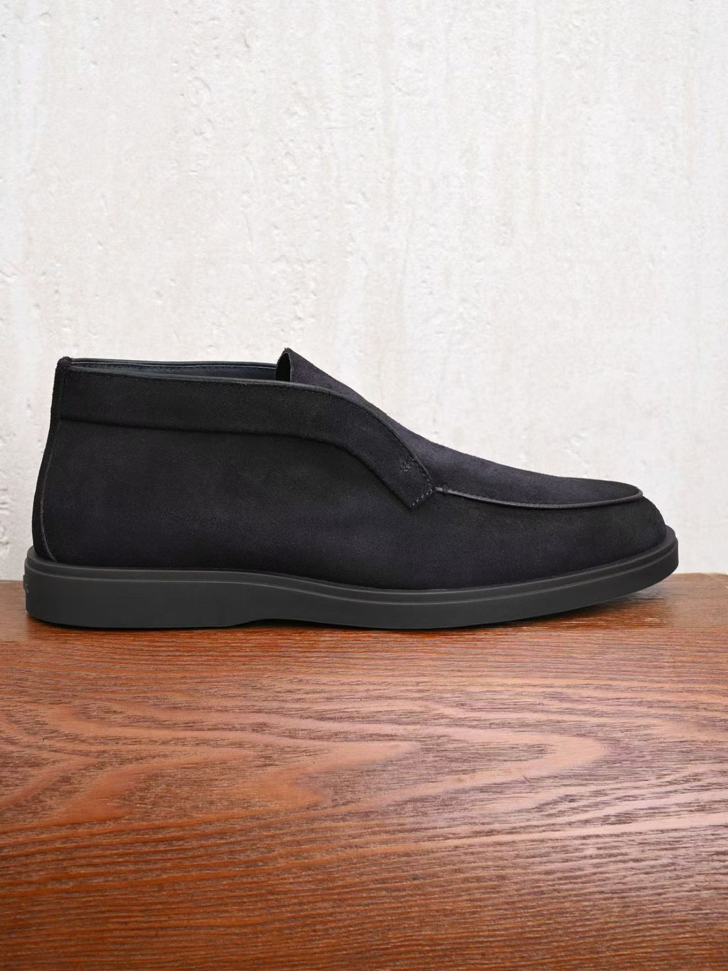 Santoni Herren-Slipper aus dunkelblauem Veloursleder mit Gummisohle