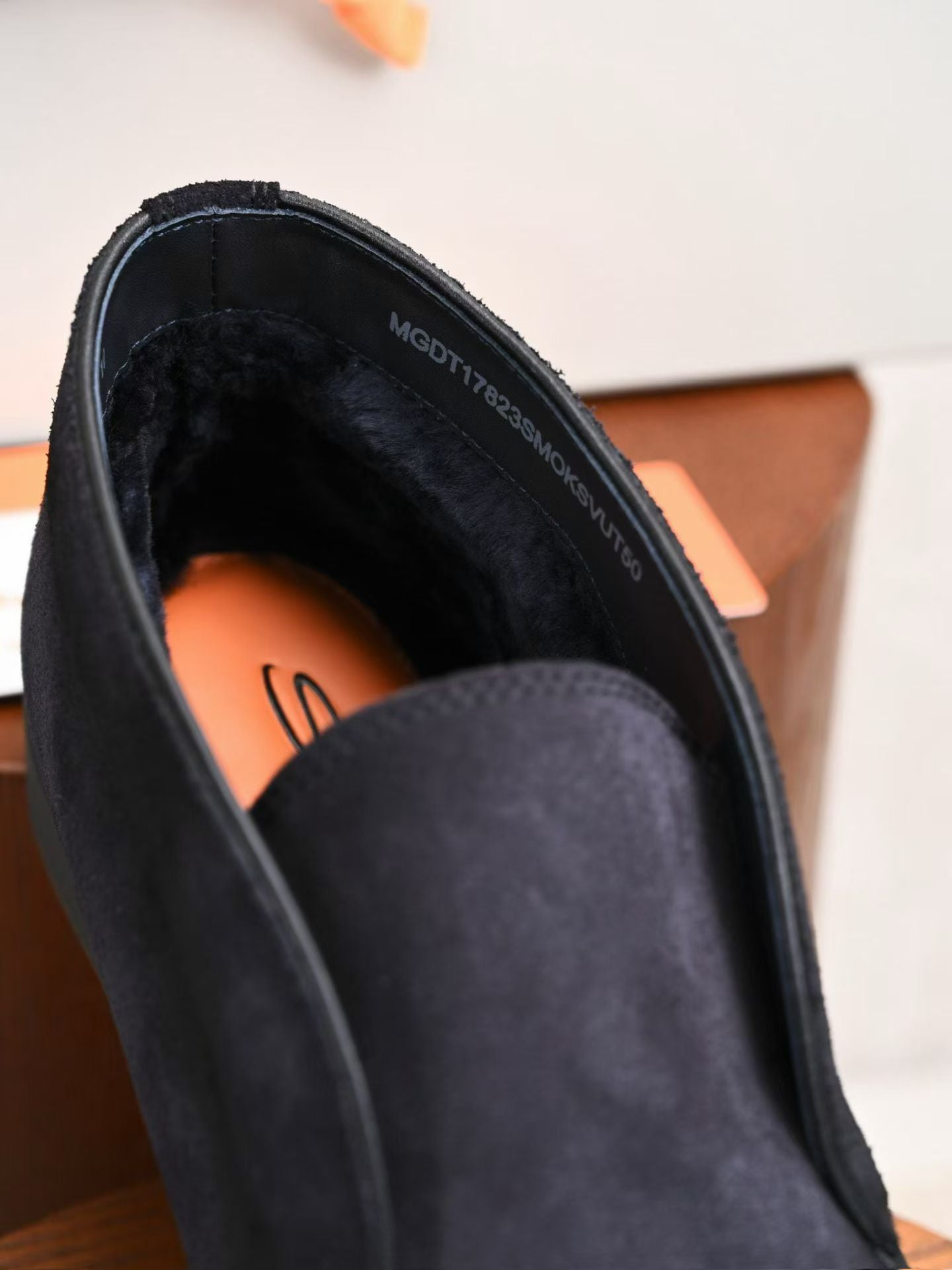 Santoni Herren-Slipper aus dunkelblauem Veloursleder mit Gummisohle