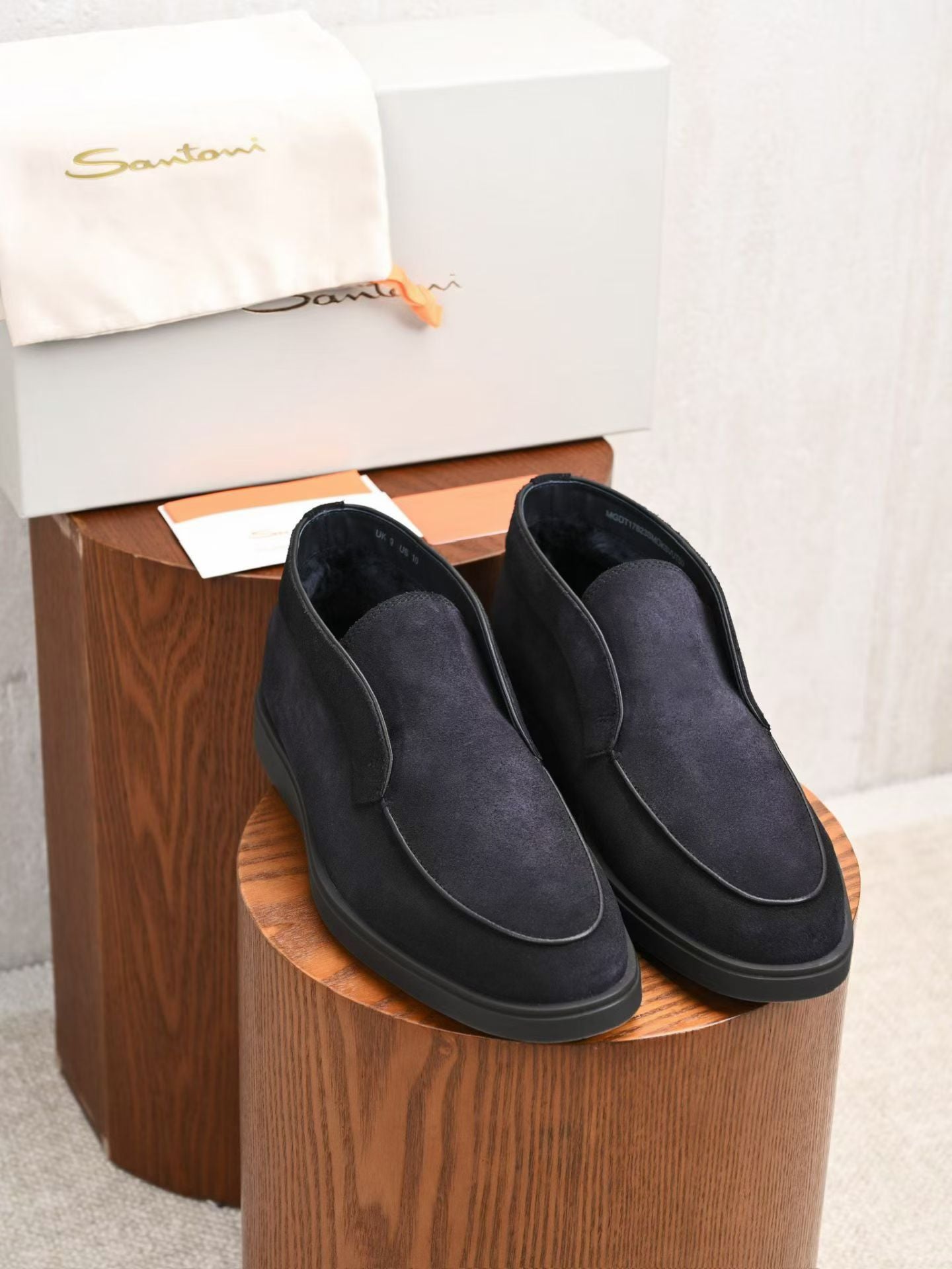 Santoni Herren-Slipper aus dunkelblauem Veloursleder mit Gummisohle