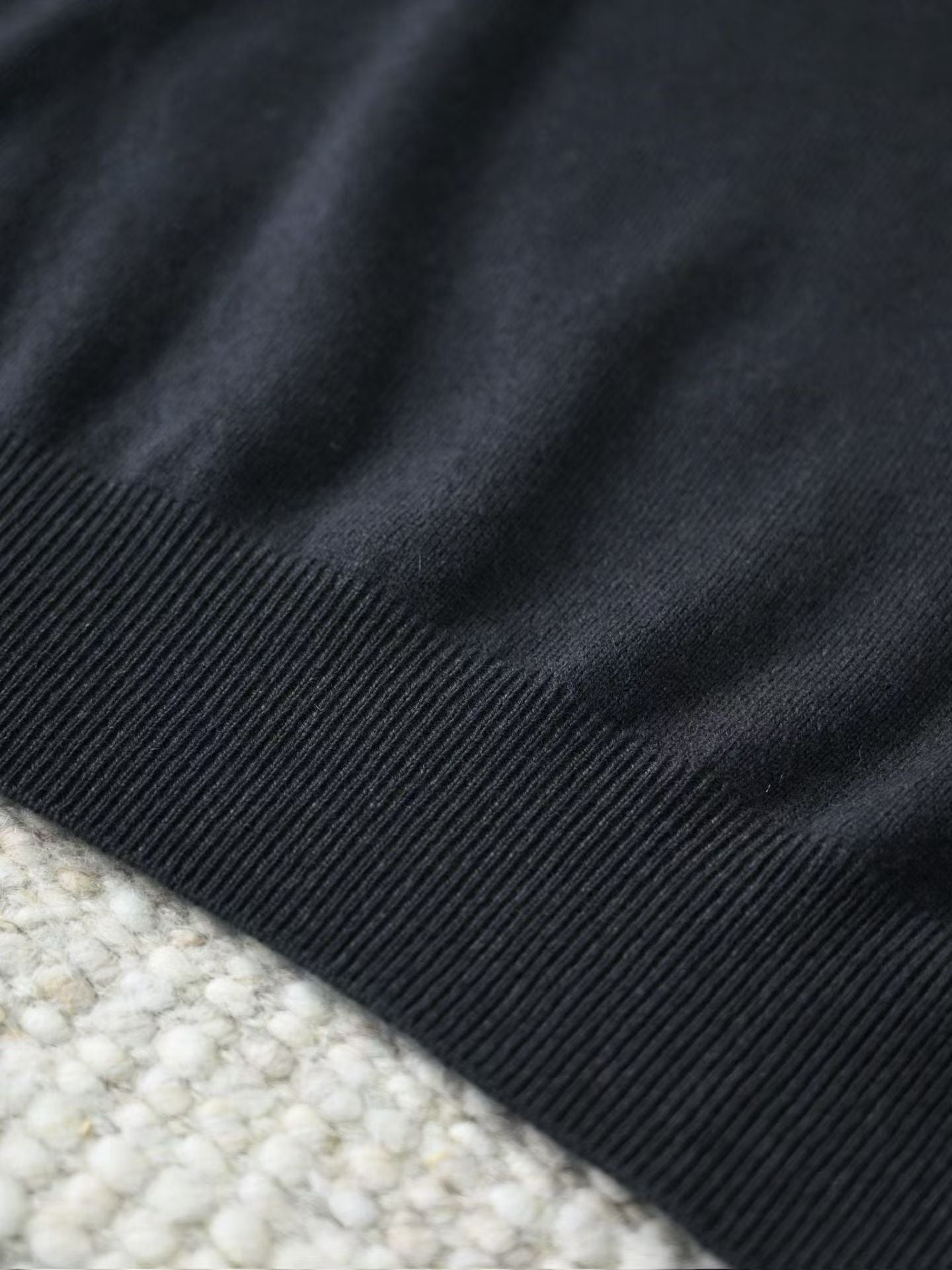 Loro Piana Herren-Pullover aus Baby-Kaschmir in Anthrazitgrau