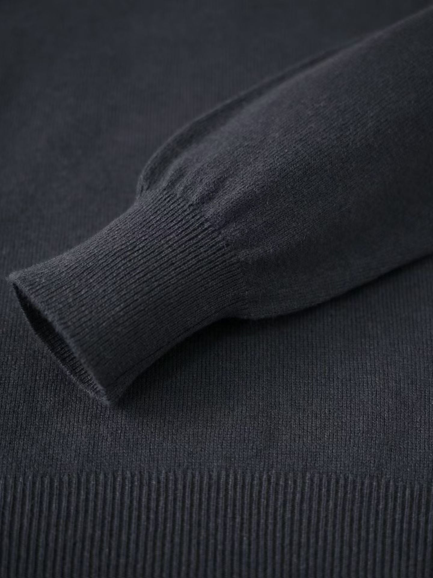 Loro Piana Herren-Pullover aus Baby-Kaschmir in Anthrazitgrau