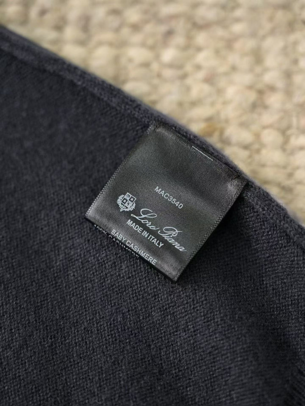 Loro Piana Herren-Pullover aus Baby-Kaschmir in Anthrazitgrau