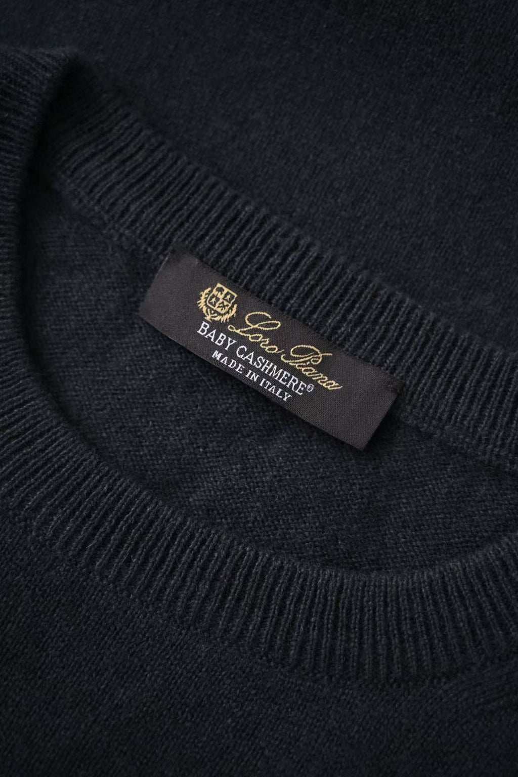 Loro Piana Herren-Pullover aus Baby-Kaschmir in Anthrazitgrau