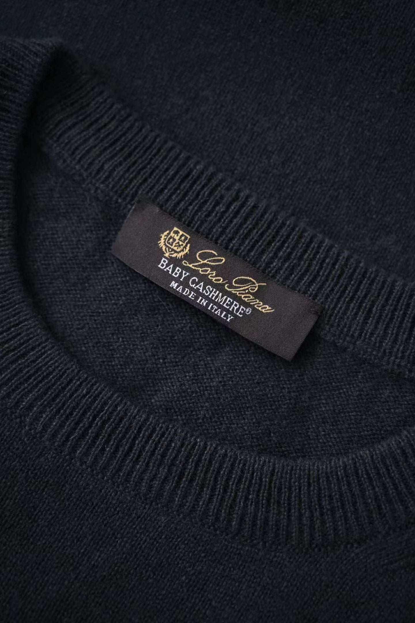 Loro Piana Herren-Pullover aus Baby-Kaschmir in Anthrazitgrau