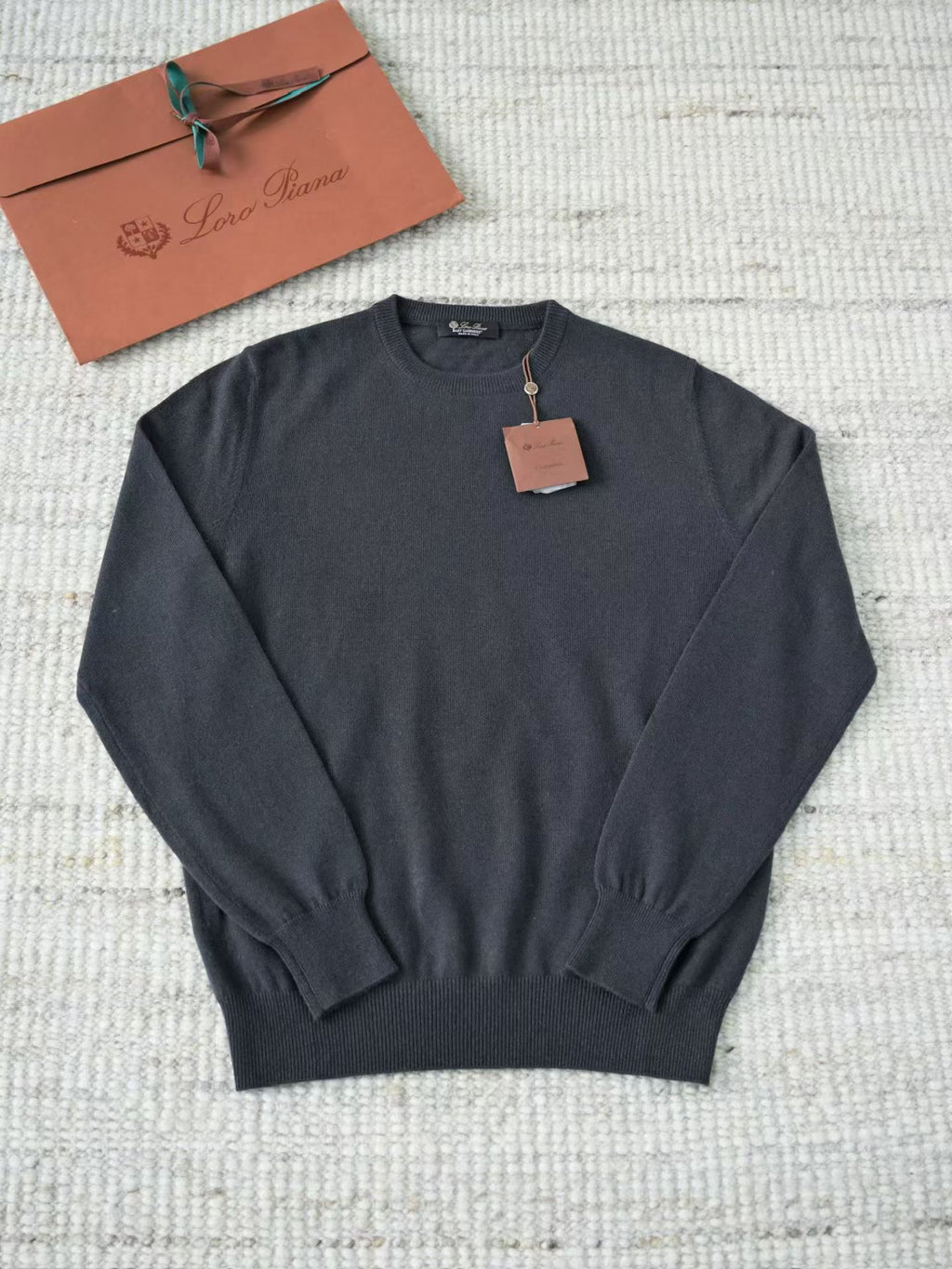 Loro Piana Herren-Pullover aus Baby-Kaschmir in Anthrazitgrau