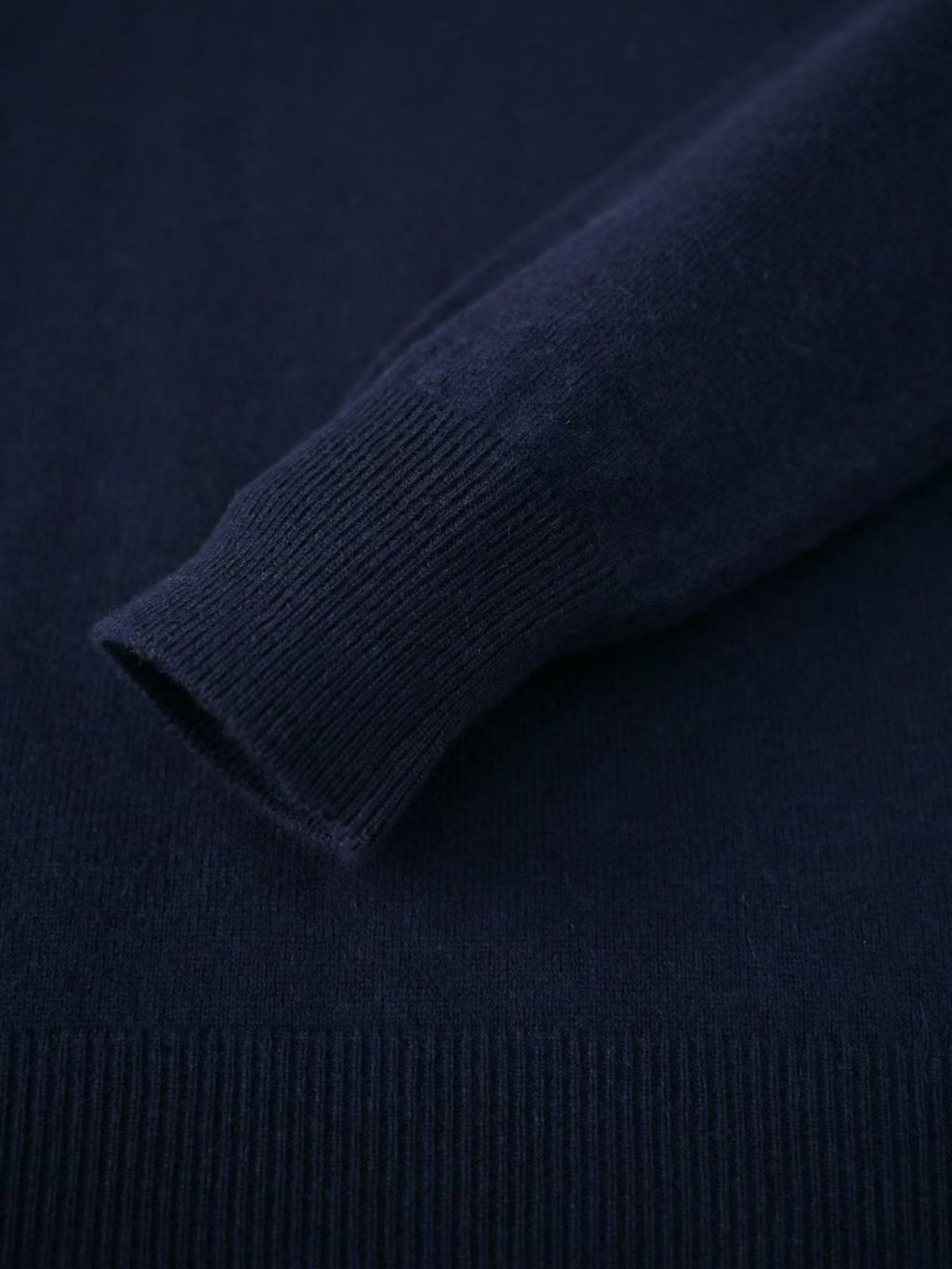 Loro Piana Herren-Pullover aus Baby-Kaschmir in Marineblau