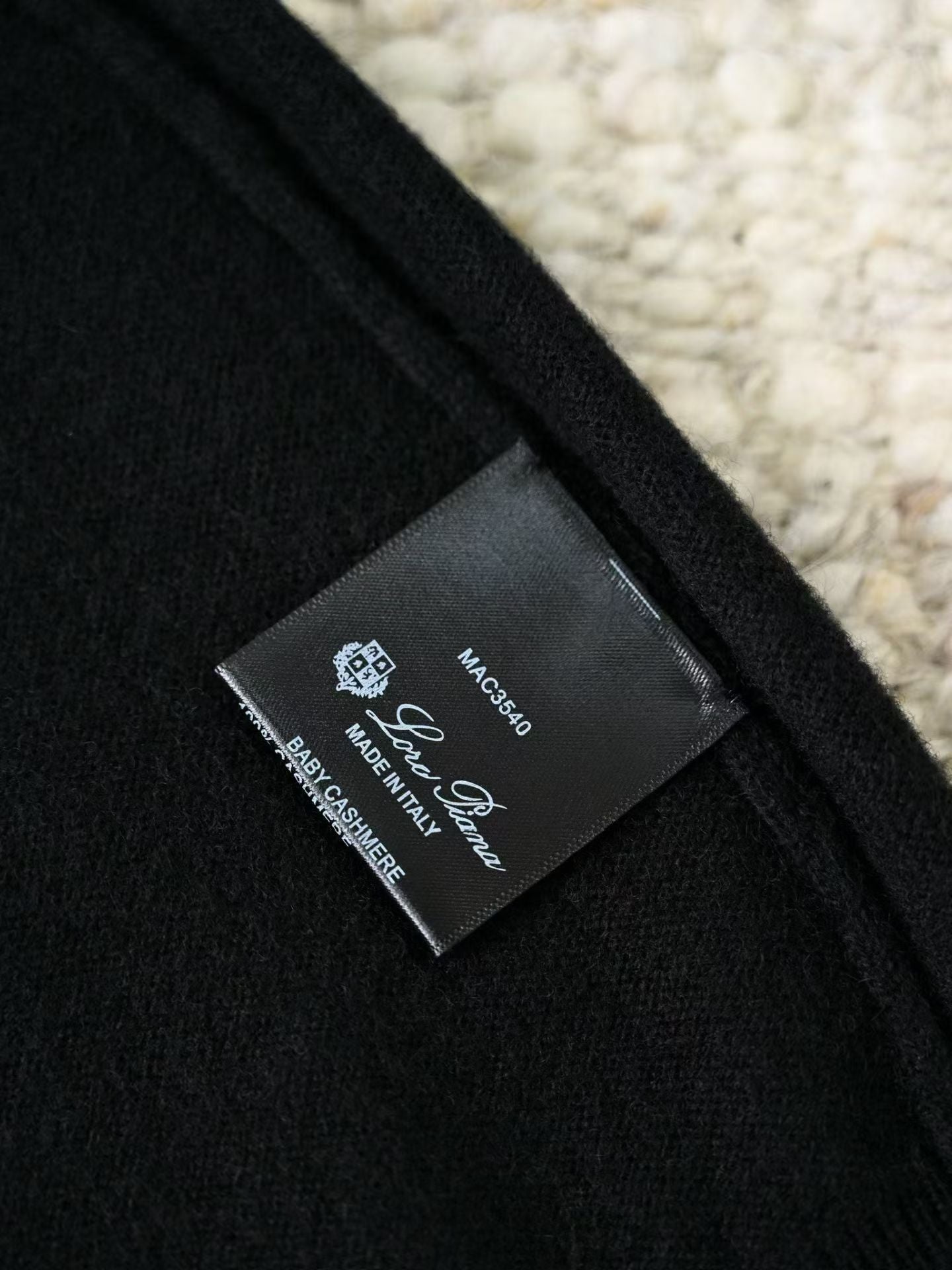 Loro Piana Herren-Pullover aus Baby-Kaschmir in Schwarz