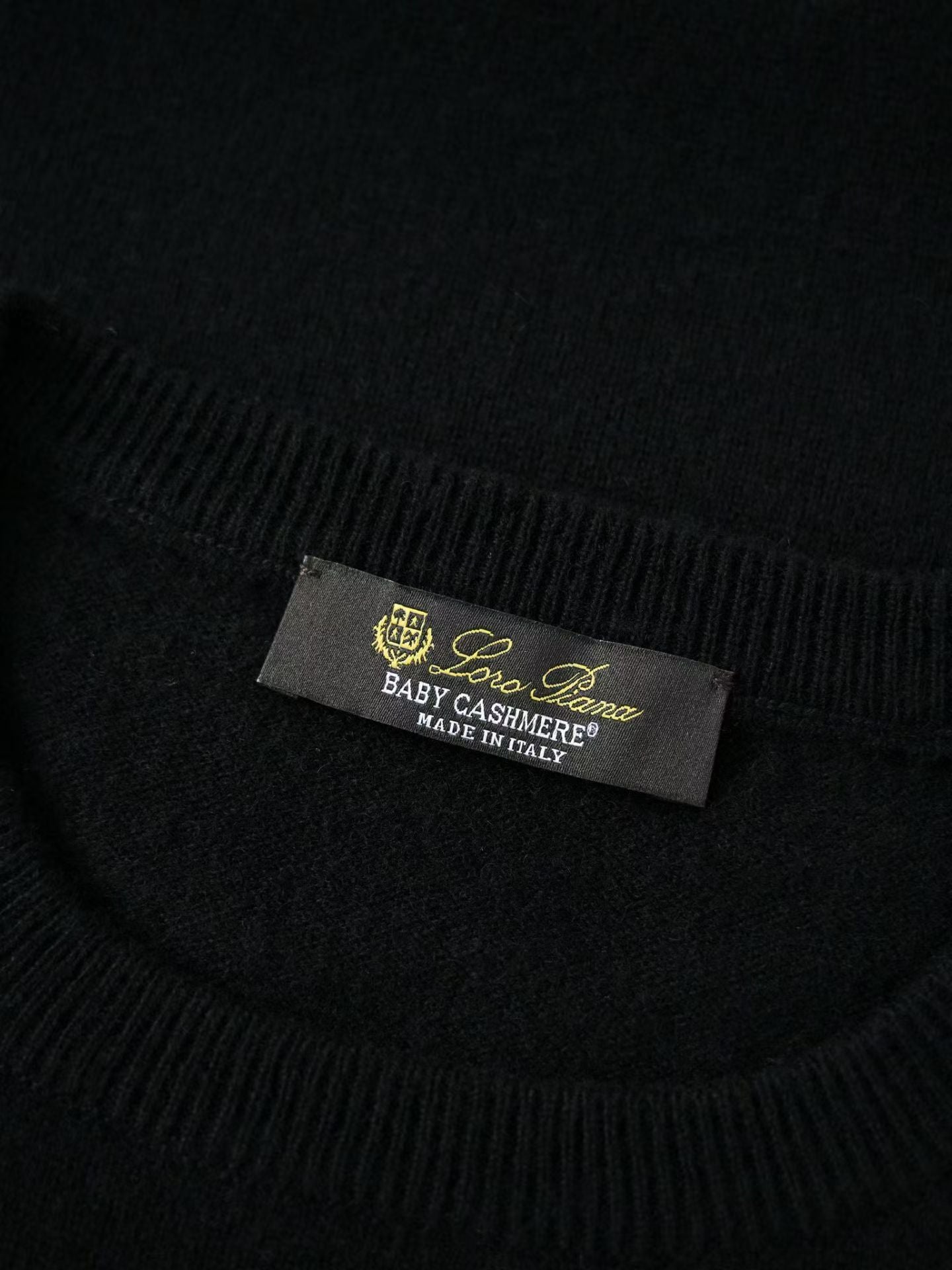 Loro Piana Herren-Pullover aus Baby-Kaschmir in Schwarz