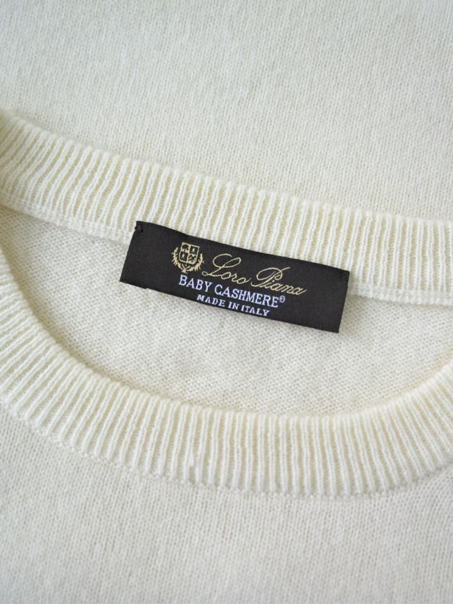 Loro Piana Herren-Pullover aus Baby-Kaschmir in Cremeweiss