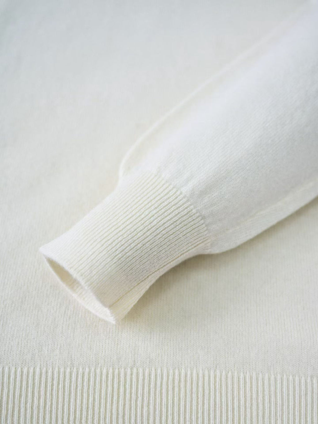 Loro Piana Herren-Pullover aus Baby-Kaschmir in Cremeweiss