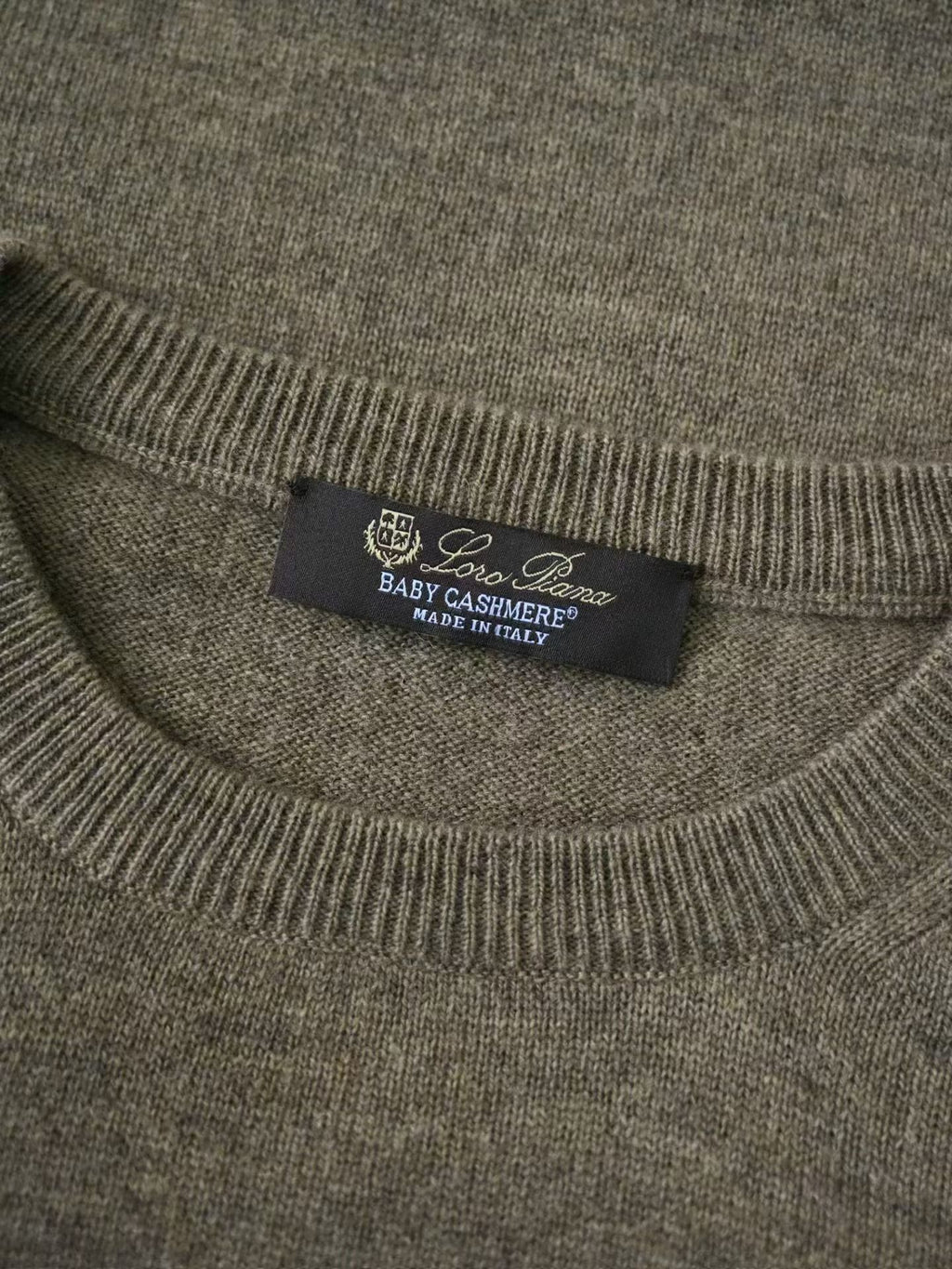 Loro Piana Herren-Pullover aus Baby-Kaschmir in Olivgrün