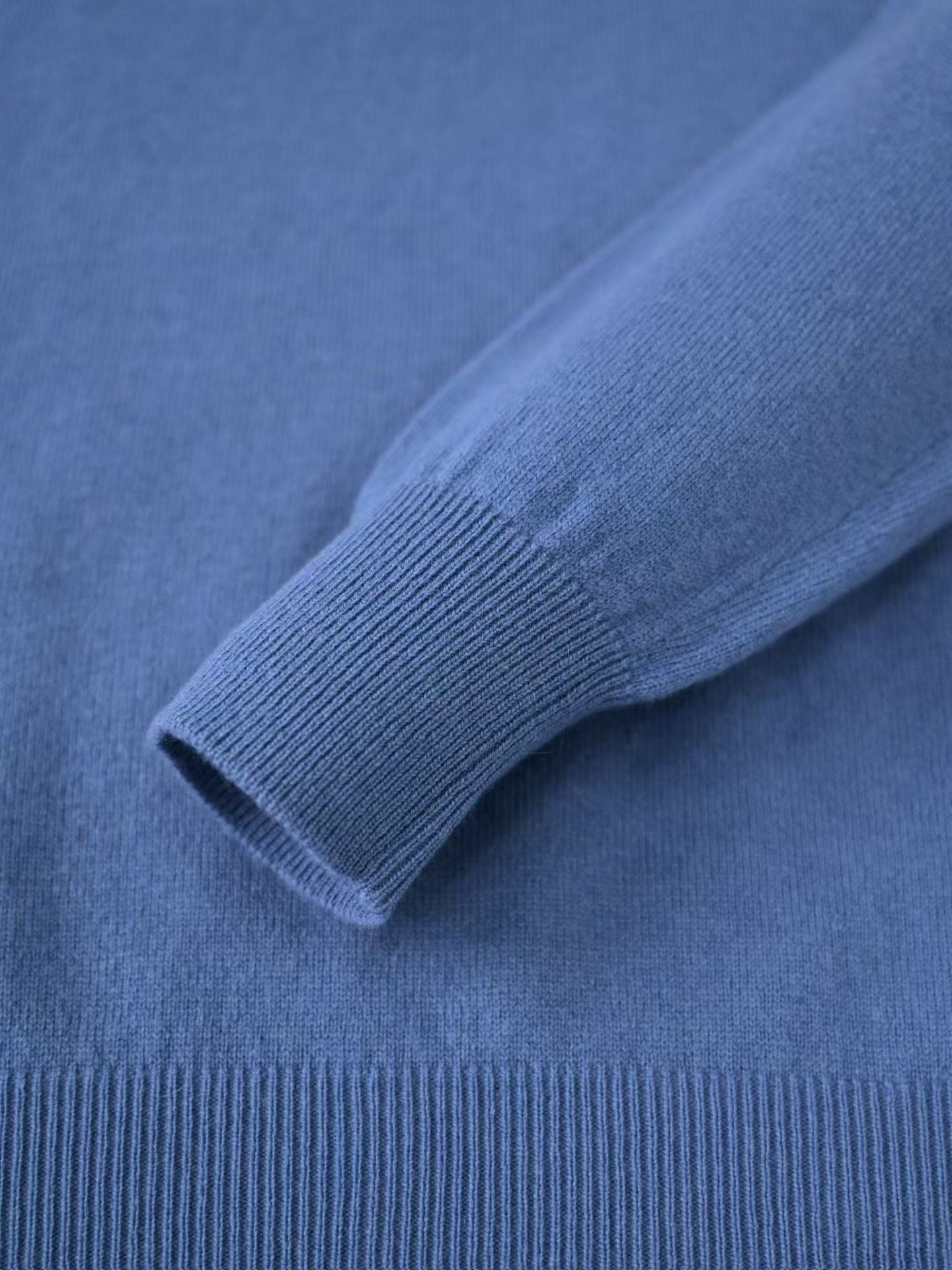 Loro Piana Herren-Pullover aus Baby-Kaschmir in Mittelblau