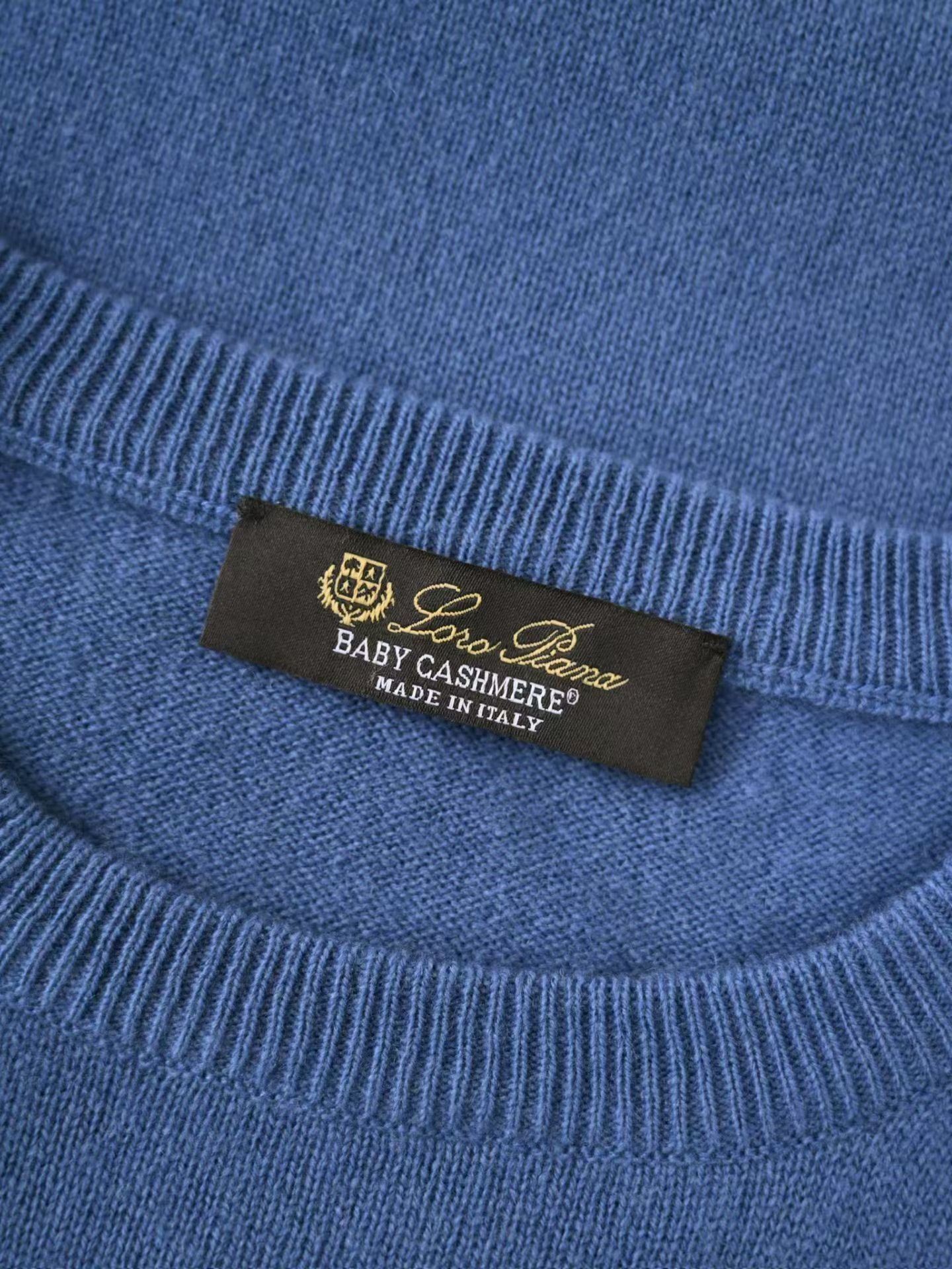 Loro Piana Herren-Pullover aus Baby-Kaschmir in Mittelblau