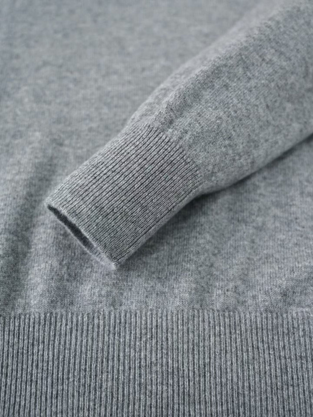 Loro Piana Herren-Pullover aus Baby-Kaschmir in Hellgrau