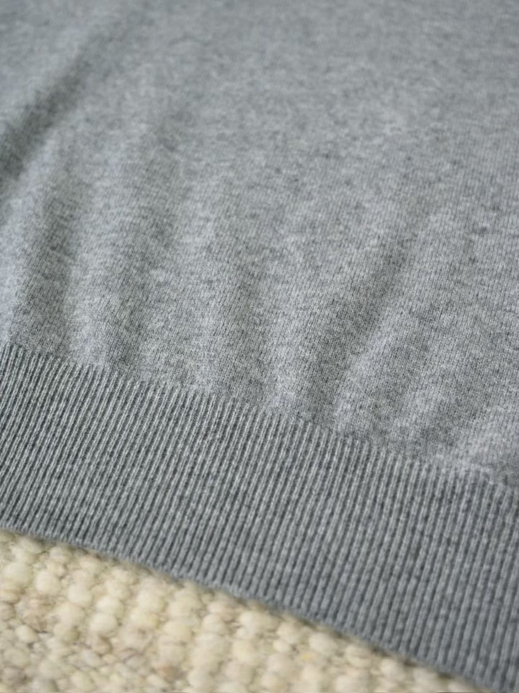 Loro Piana Herren-Pullover aus Baby-Kaschmir in Hellgrau