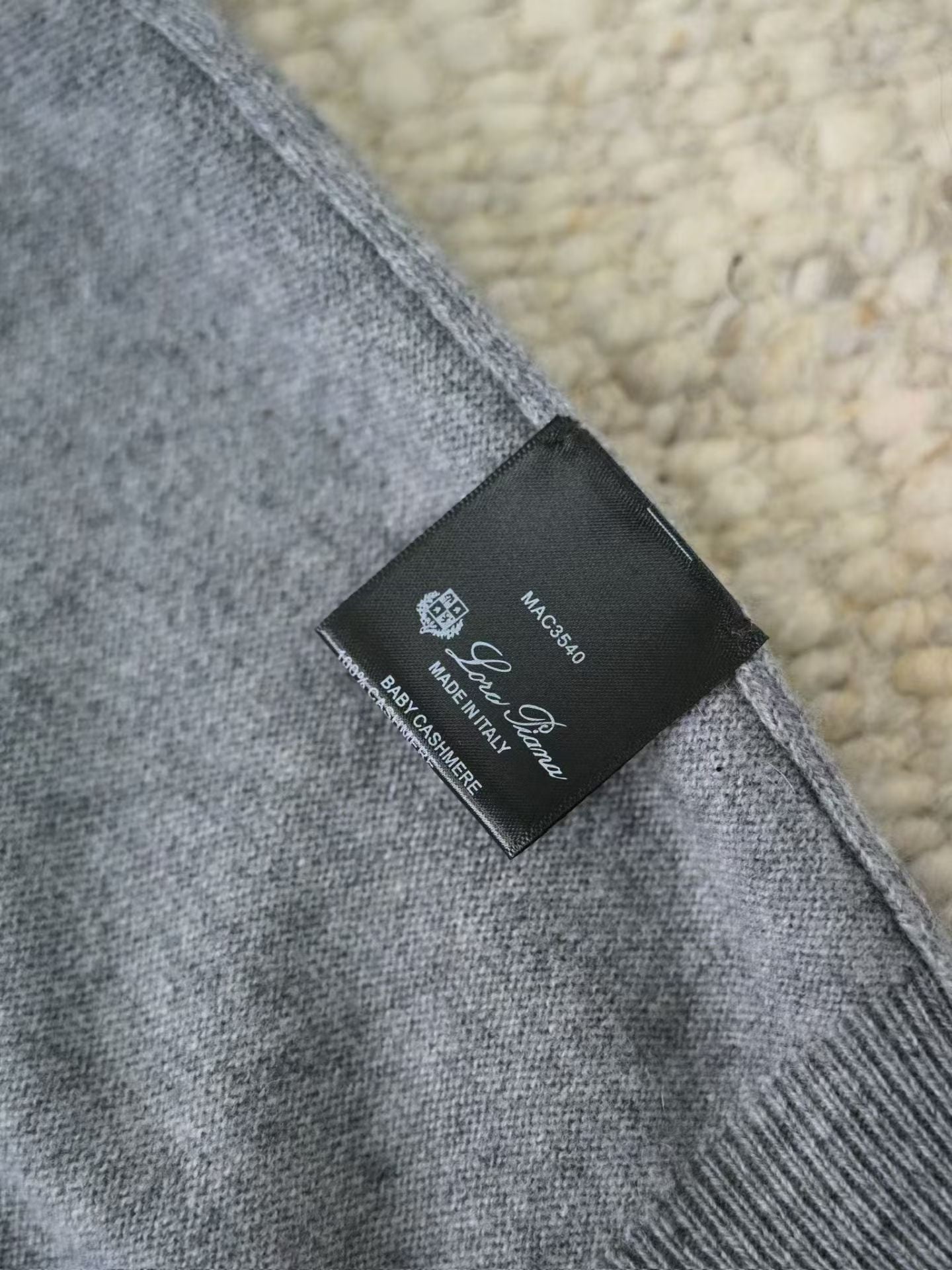 Loro Piana Herren-Pullover aus Baby-Kaschmir in Hellgrau