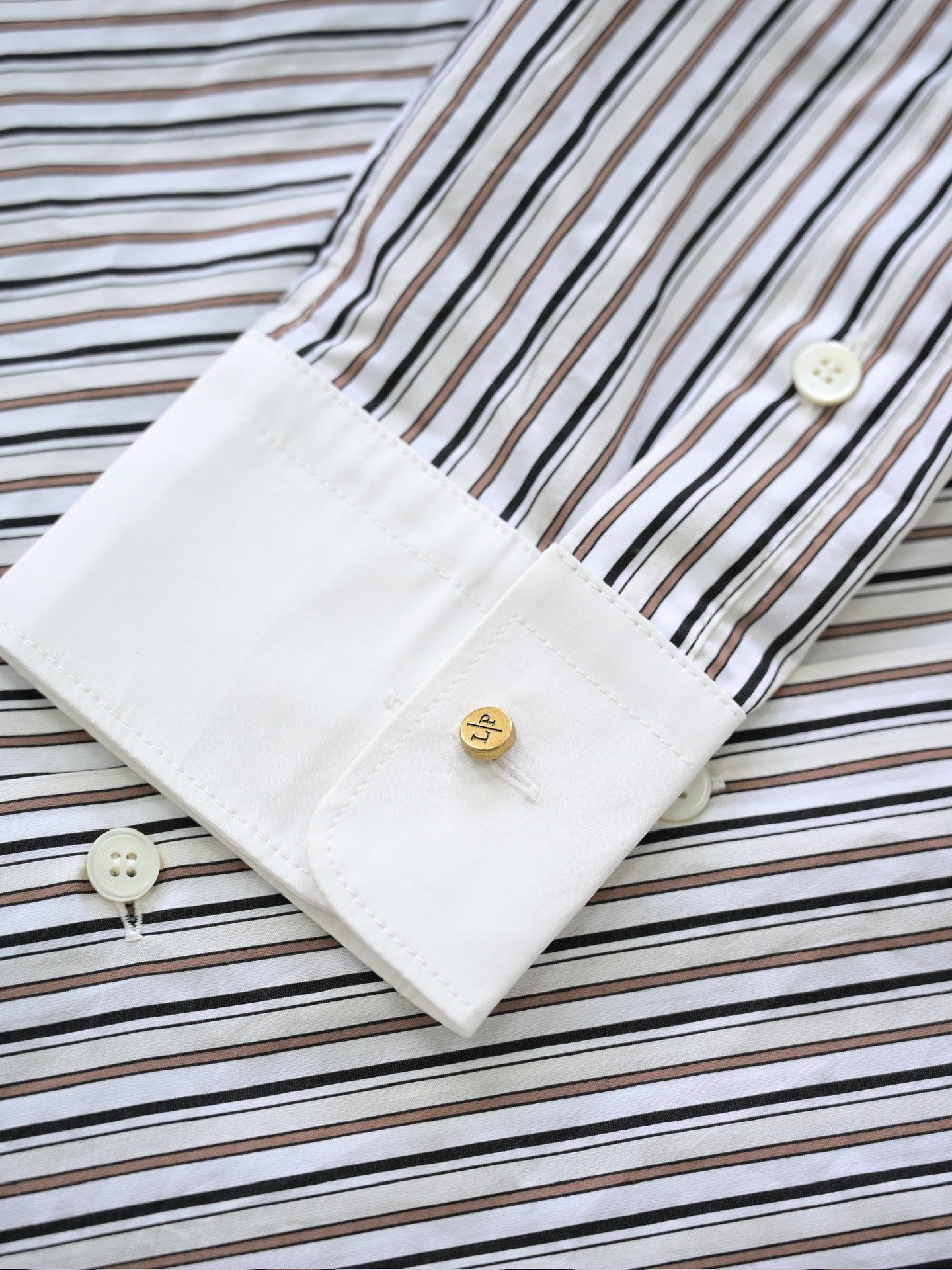 Loro Piana Herren-Hemd aus Baumwolle mit braun-schwarz-weissem Streifenmuster